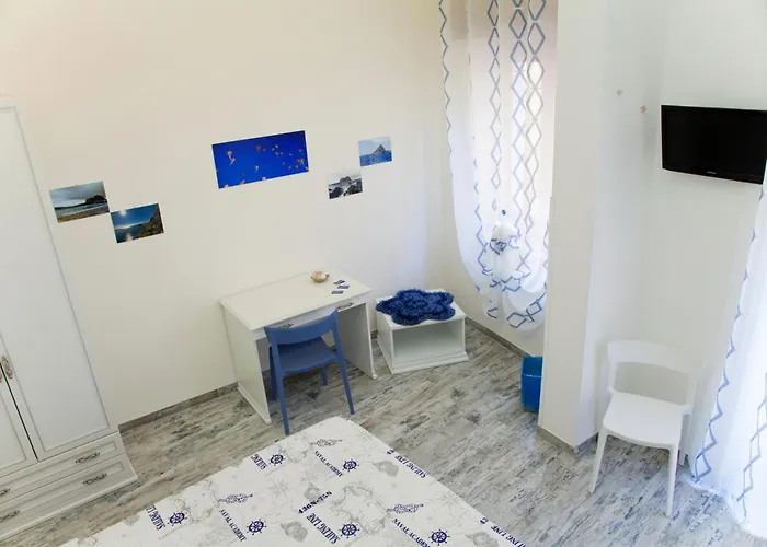 לינה וארוחת בוקר Le Cale 4*